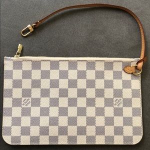 🚫Louis Vuitton Damier Azul Neverfull wristlet🚫